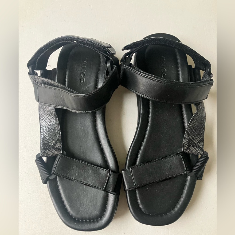 Vince black & faux snakeskin strap sandal - Sz 7